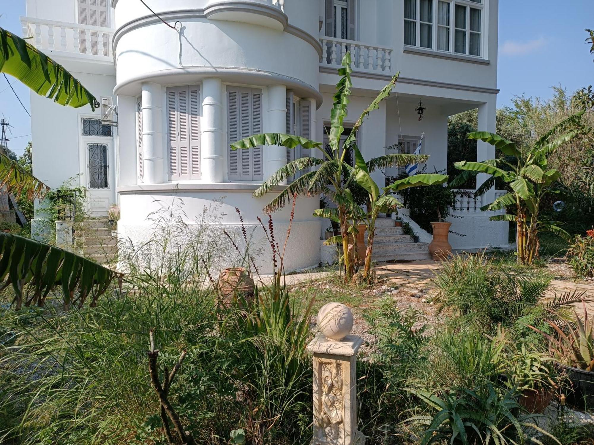 Tower Traditional Pool Villa Kremasztí Kültér fotó